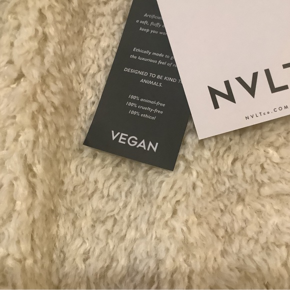 NVLT FAUX SHEARLING BIKER JACKET IN CREAM WITH FAUX SHEEPSKIN TRIM, SIZE 1X. - Picture 7 of 9